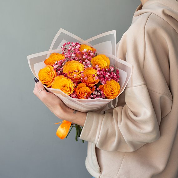 Букет с 10 оранжево-жёлтыми розами «Николь»