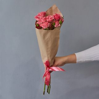 Букет 3 светло-коралловых кустовых розы «Ева»