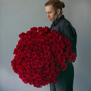Букет 101 красная роза Эксплорер 80 см