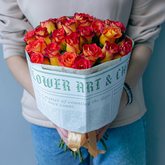 Букет 29 красно-оранжевых роз «Вечер на Рубинштейна»