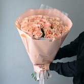 Букет 25 светло-розовых роз 80 см «Амороса»