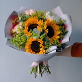 Букет с подсолнухами, розами и хризантемой «Ван Гог»